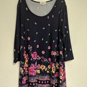 Tunic length shirt. XL.